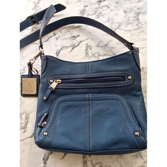 Tignanello Purse Shoulder Bag with Key Chain‎ Blue Pockets - Picture 3 of 6